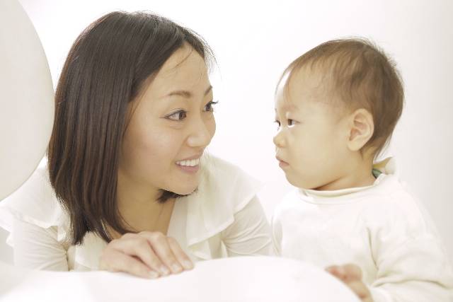 赤ちゃんの 凝視 がはじまったら 視覚 を有効に刺激しましょう 元気ママ応援プロジェクト