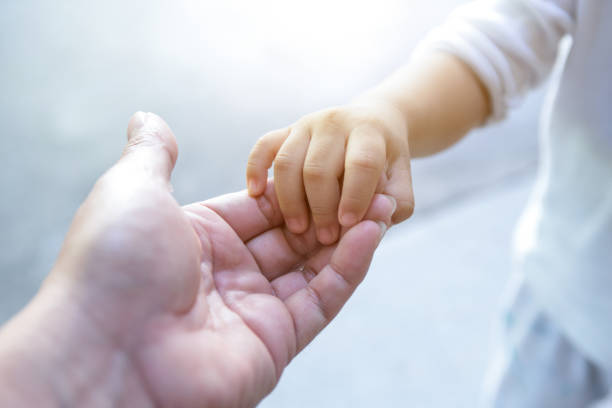 外出時でも安心 子供と手を繋いで歩く時におすすめのグッズと手繋ぎ方法 元気ママ応援プロジェクト