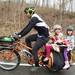 フランス流☆幼児と楽しむ子連れ移動手段！キックボードから3人乗り自転車まで